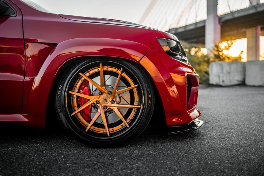 Детали экстерьера Jeep Grand Cherokee SRT8 on Ferrada Wheels (USF02) 2019 года  (фото 22 из 32)